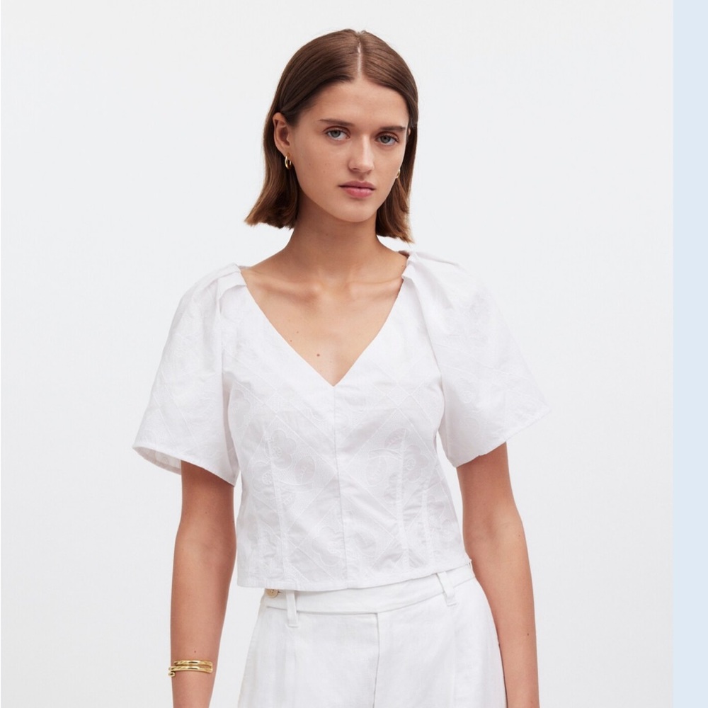 Madewell Darted White V-Neck Top in Floral
